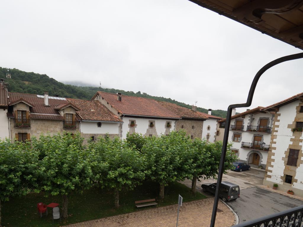 Casa Rural Martxoenea Landetxea Hotell Arruazu Exteriör bild