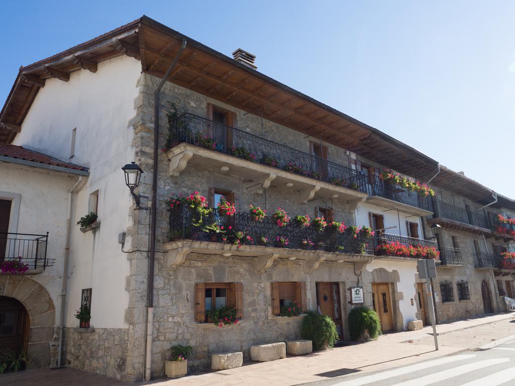 Casa Rural Martxoenea Landetxea Hotell Arruazu Exteriör bild